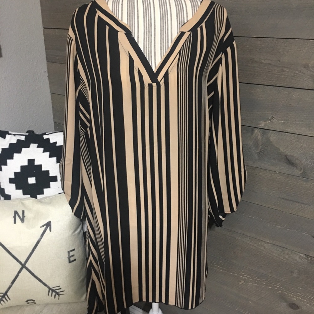 Gorgeous avenue ladies V-neck striped tunic!